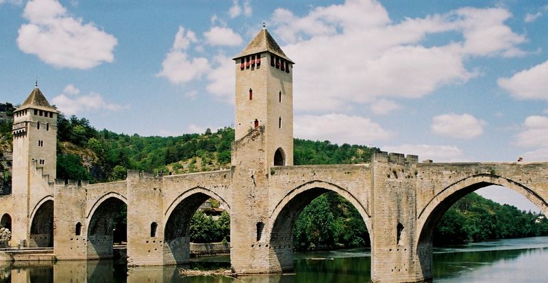 le pont Valentré à Cahors dans le Lot en Occitanie