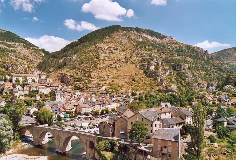 Le village de Sainte-Enimie dans les gorges du Tarn